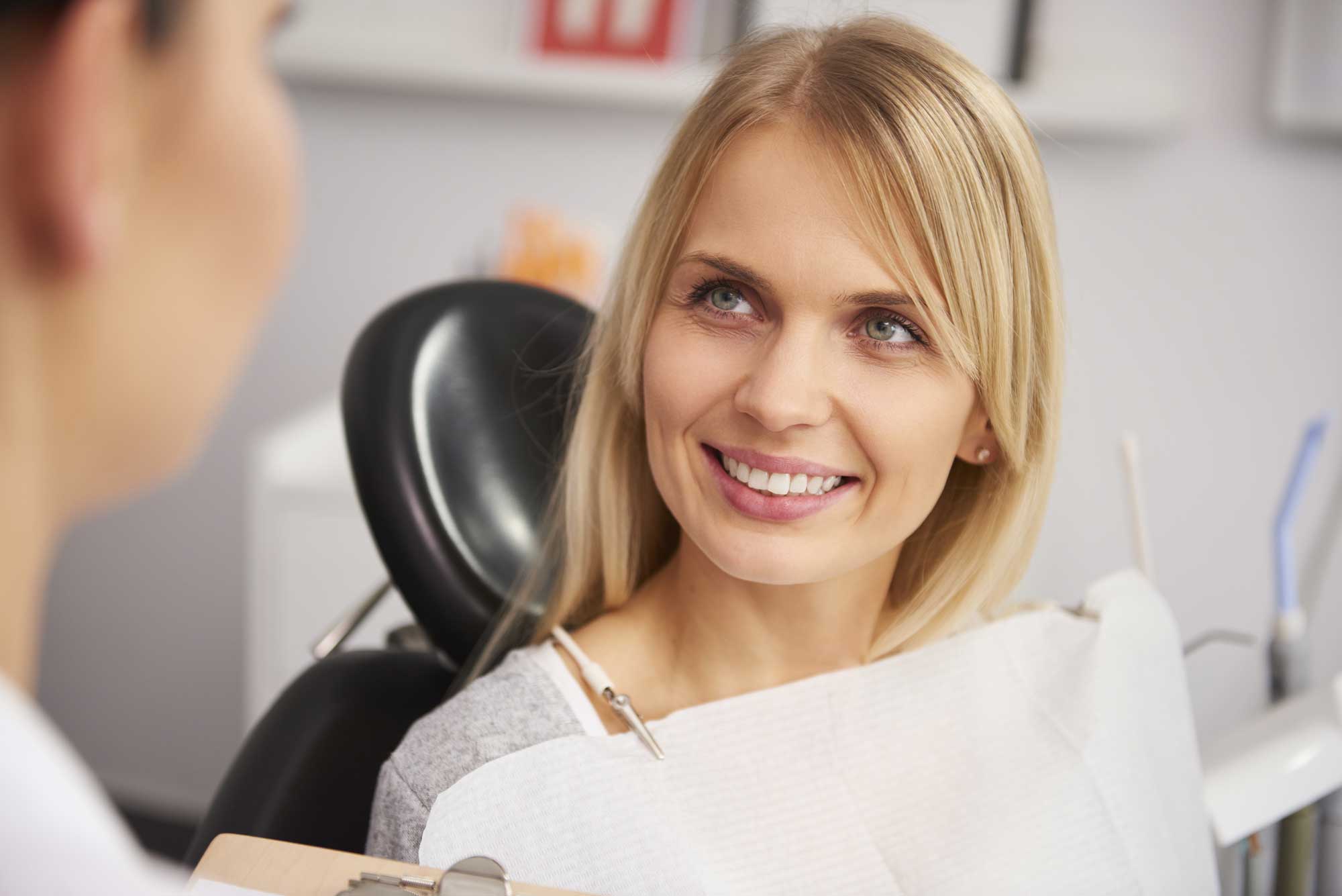  Dr-Daniel-Salwerk-Praxisklinik-Gagenau-Leistungen-Parodontologie-iStock-1145186546.jpg