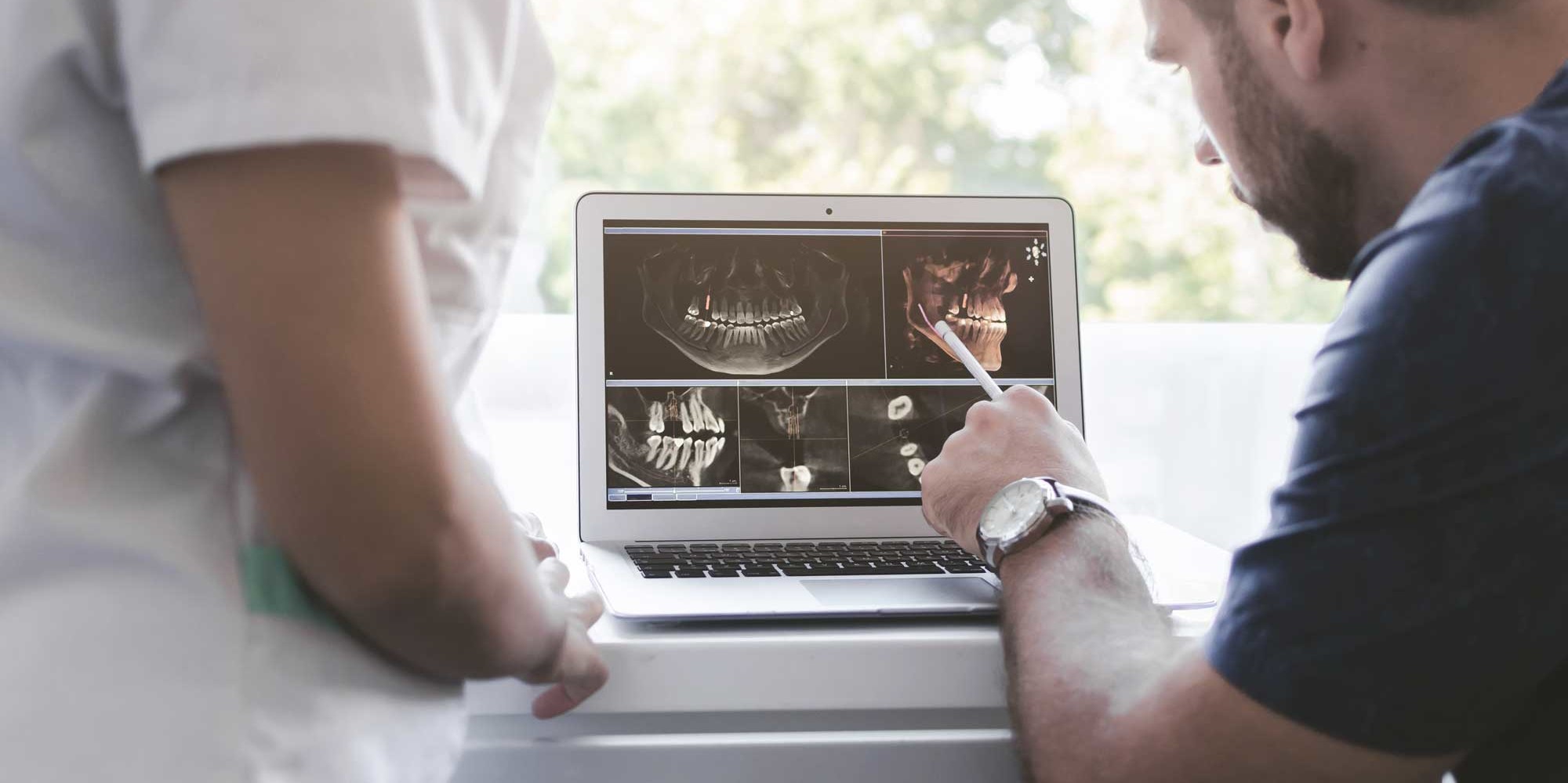  Dr-Daniel-Salwerk-Praxisklinik-Gagenau-Leistungen-Zahnersatz-iStock-1030913242.jpg.jpg